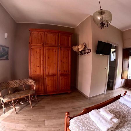 B&B A Casa Di Maybe Caserta Eksteriør bilde